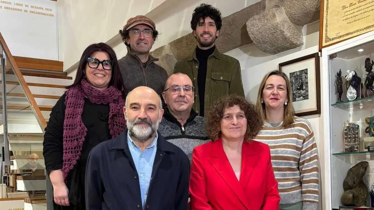 En primeiro plano, N&eacute;stor Rego e Goretti Sanmart&iacute;n. Atr&aacute;s, Pilar Lueiro, Xes&uacute;s Dom&iacute;nguez, Manuel Cesar, Iago Lesteg&aacute;s e Miriam Louzao. (Foto: N&oacute;s Diario)
