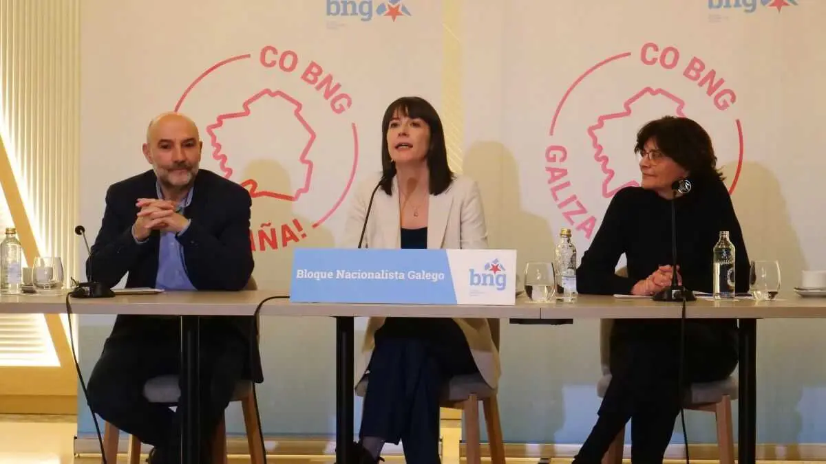 N&eacute;stor Rego, Ana Pont&oacute;n e Carme da Silva, este 8 de xaneiro. (Foto: N&oacute;s Diario)