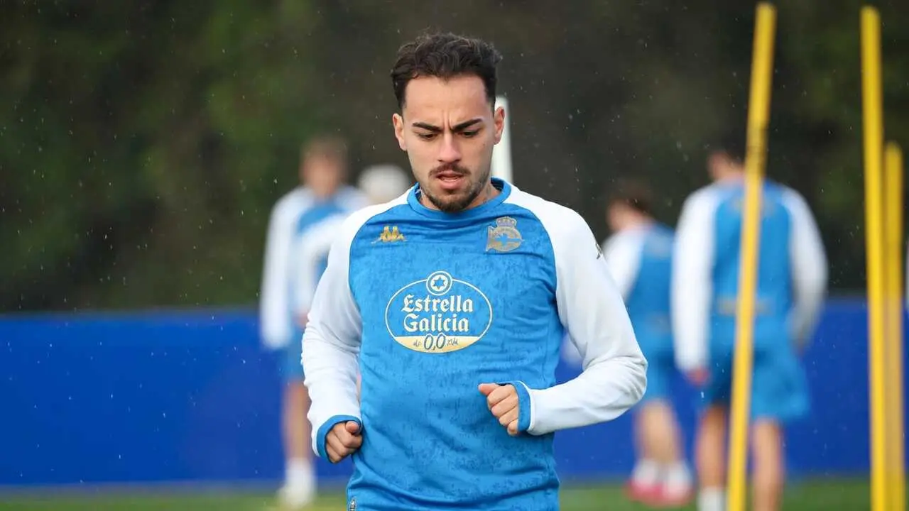 O defensor italiano Giacomo Quagliata  no adestramento do 9 de xaneiro de 2026 no D&eacute;por Training Center de Abegondo. (Foto: RC Deportivo)
