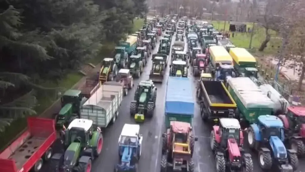 Tractorada na Limia o pasado 2 de xaneiro. (Foto: N&oacute;s Diario)