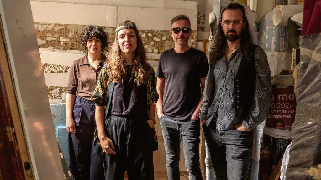 De esquerda a dereita: Macarena Montesinos, Su Garrido Pombo, Marco Maril e Iago Ramilo, integrantes da banda. (Foto: Fran Rodr&iacute;guez Casal)