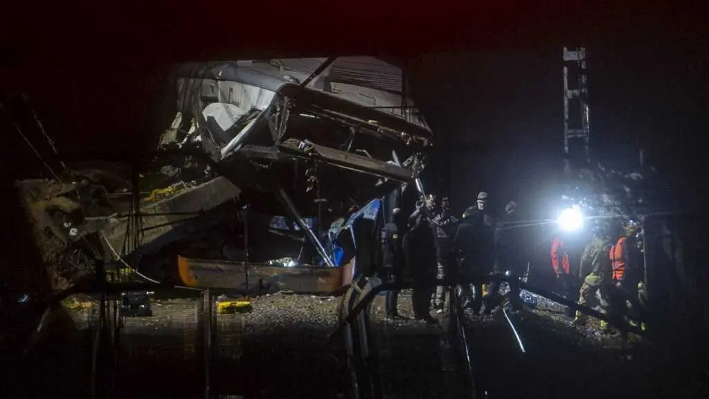 O tren accidentado en Gelida. (Foto: Lorena Sop&ecirc;na / Europa Press)