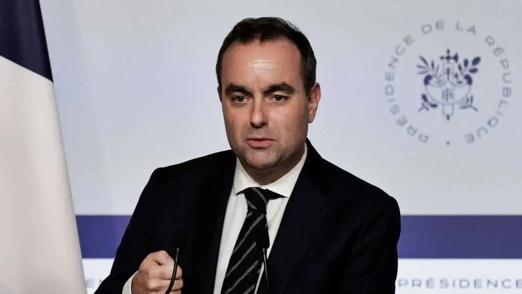 O primeiro ministro franc&eacute;s, S&eacute;bastien Lecornu, durante a rolda de prensa tras a reuni&oacute;n do Consello de Ministros en Par&iacute;s o 19 de xaneiro (Foto: Stephane De Sakutin)
