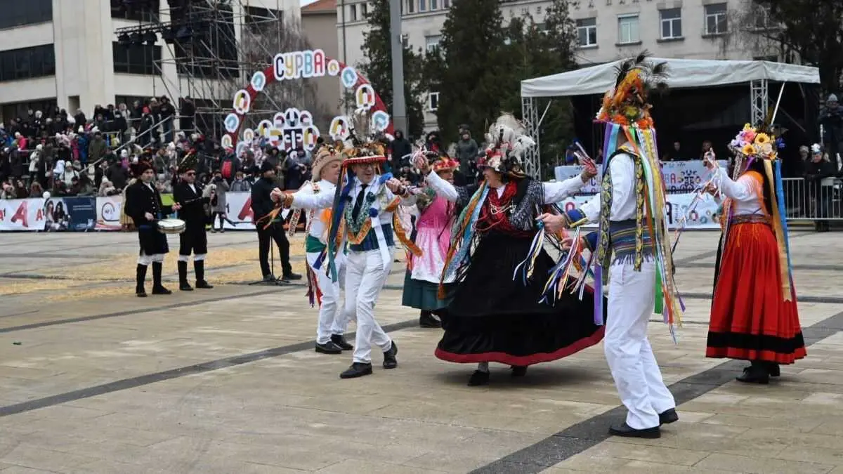 Entroido de Samede (Paderne, As Mari&ntilde;as) no festival Surva 2026. (Foto: Ana Dur&aacute;n / Sociedade Antropol&oacute;xica Galega)