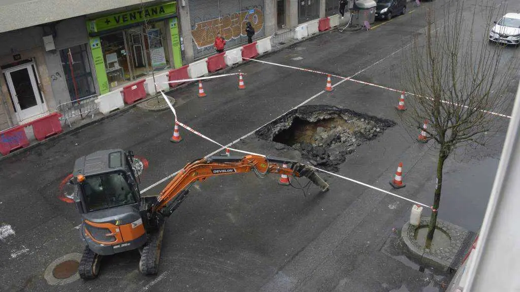 Estado do pavimento na r&uacute;a Pena Trevinca de Ourense, esta terza feira 27 de xaneiro. (Foto: Rosa Veiga / Europa Press)