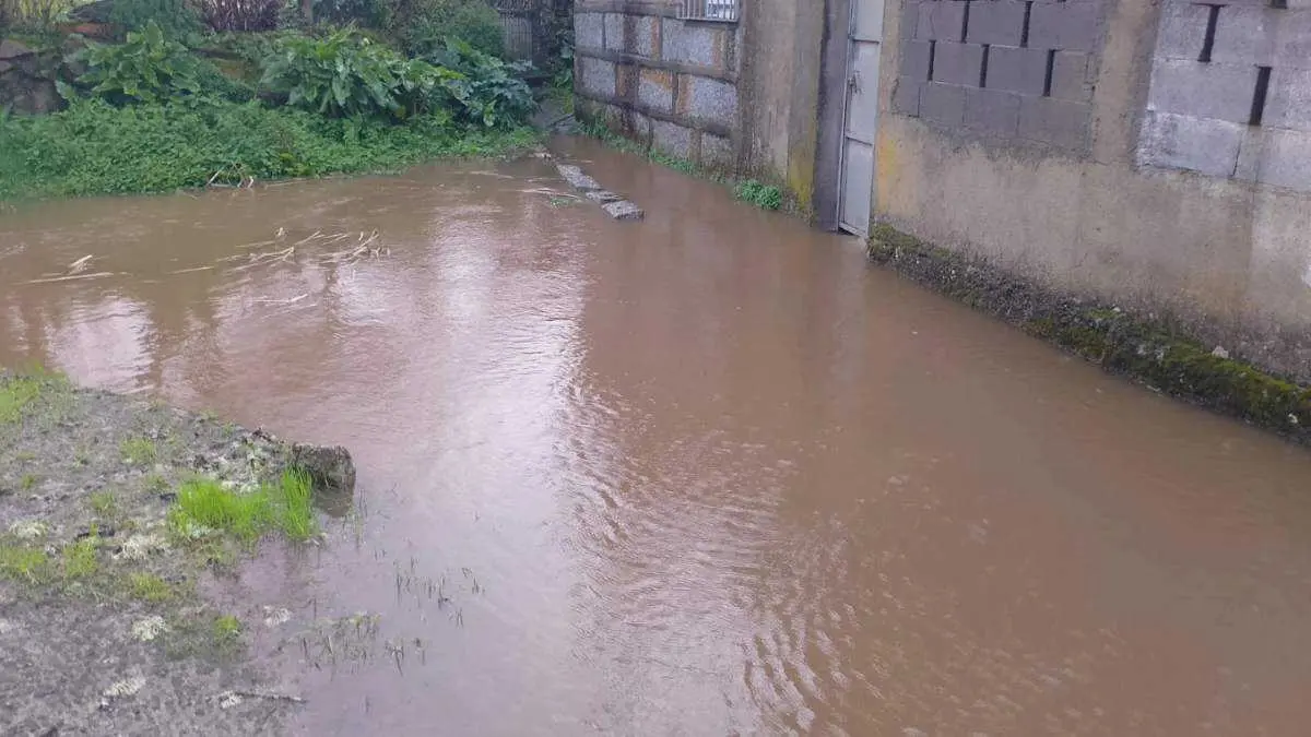 Anegamentos en vivendas de Sobrado do Bispo pola suba do r&iacute;o Mi&ntilde;o. (Foto: Proteccion civil e emerxencias de Barbad&aacute;s)