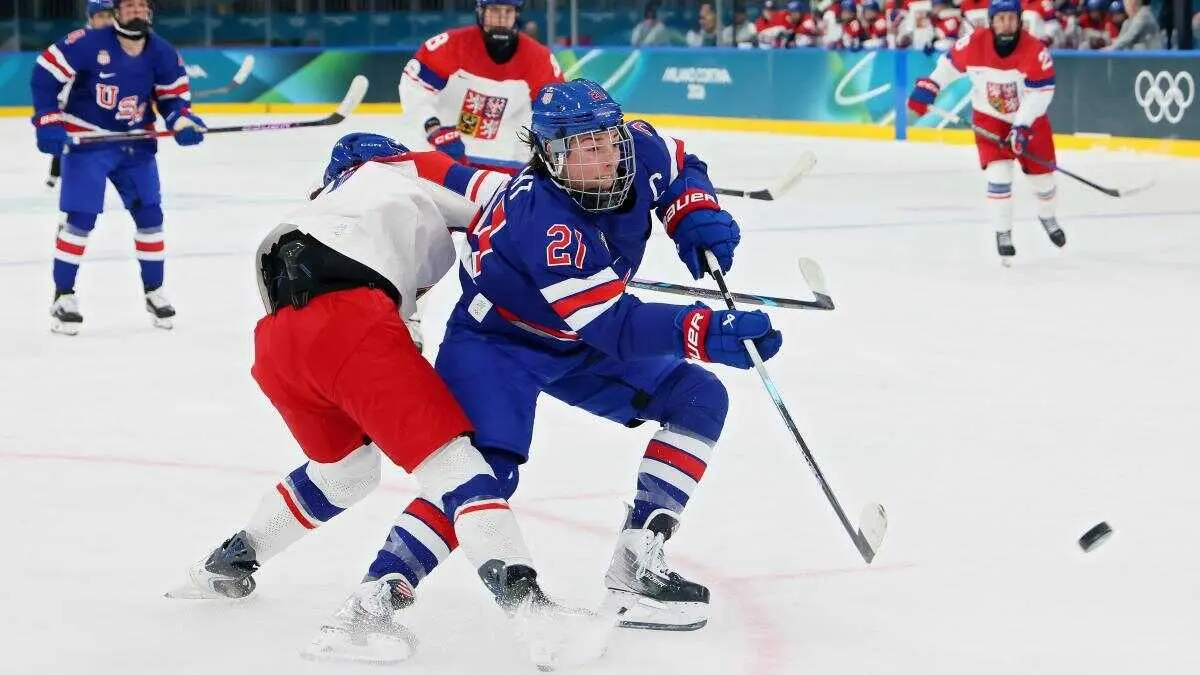 Primeiras probas de h&oacute;ckey nos Xogos Ol&iacute;mpicos de Inverno, onte. (Foto: Olympics)