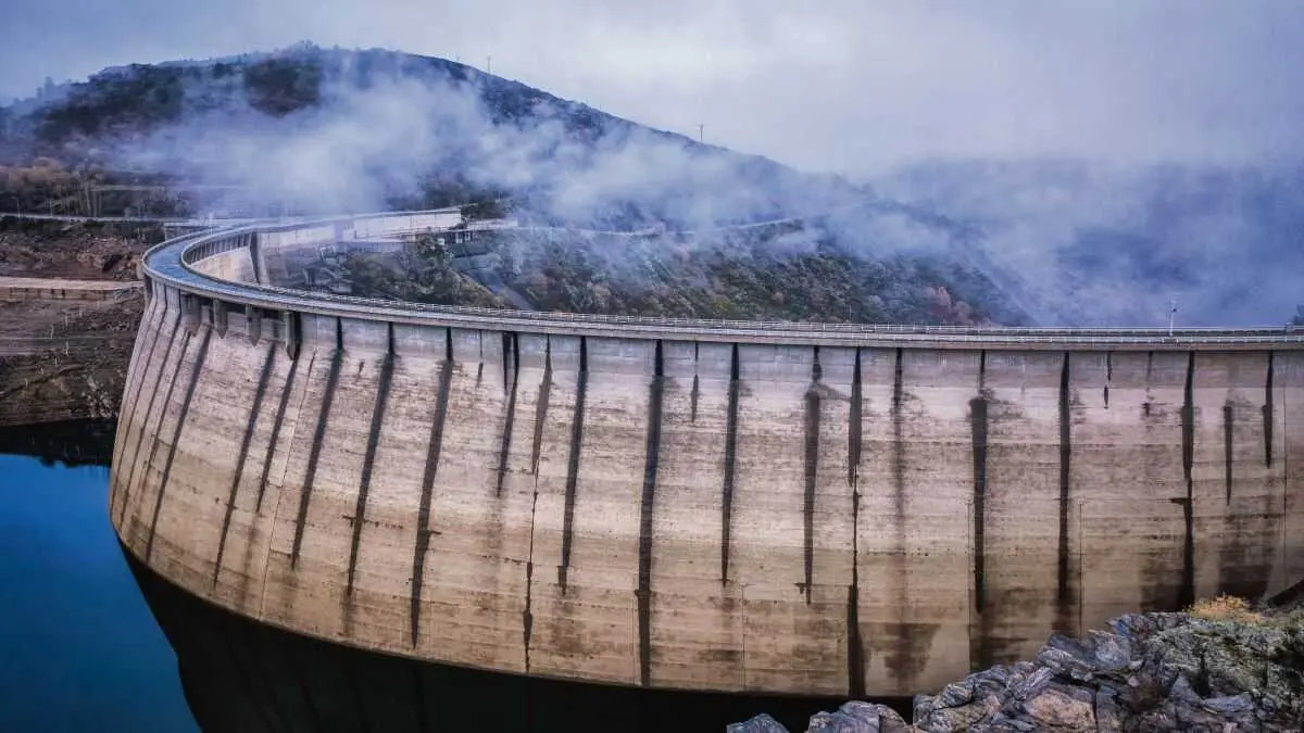Encoro das Portas, en Vilari&ntilde;o de Conso (Viana), constru&iacute;do sobre o r&iacute;o Camba, na cunca do Mi&ntilde;o, e explotado por Iberdrola. (Foto: Pifate)
