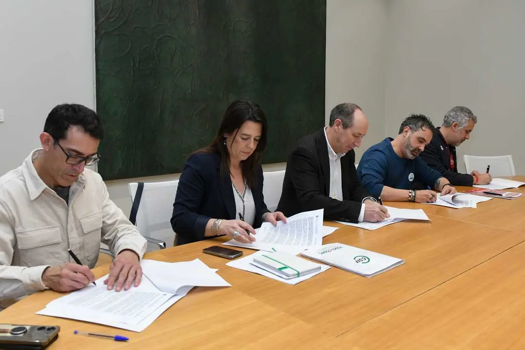 A Xunta asina con CCOO, ANPE, UXT e CSIF a supresi&oacute;n do deber de interinos e substitutos a presentarse a oposici&oacute;ns. (Foto: Xunta da Galiza)