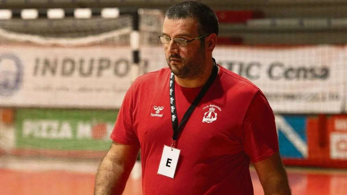 O cangu&eacute;s Ismael Mart&iacute;nez, durante un partido co BM O Porri&ntilde;o. (Foto: Bera Fotograf&iacute;a)