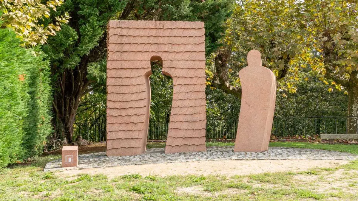 Monumento aos represaliados obra de Silverio Rivas. (Foto: Concello de Tui)