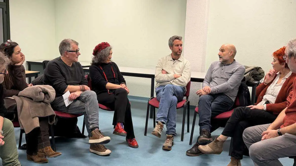 Rego, na reuni&oacute;n mantida con galeristas de Lugo. (Foto: N&oacute;s Diario)