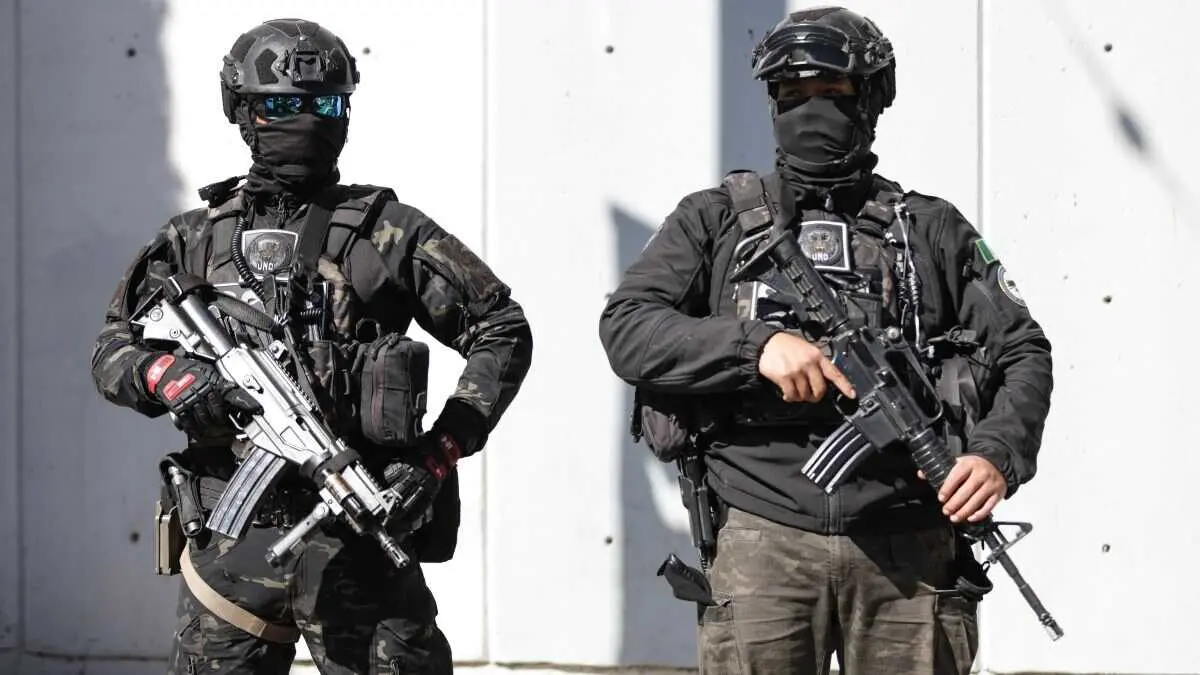 Dous membros da Garda Nacional mexicana, esta segunda feira 23 de febreiro. (Foto: Europa Press / Contacto / Fu Langxisike)