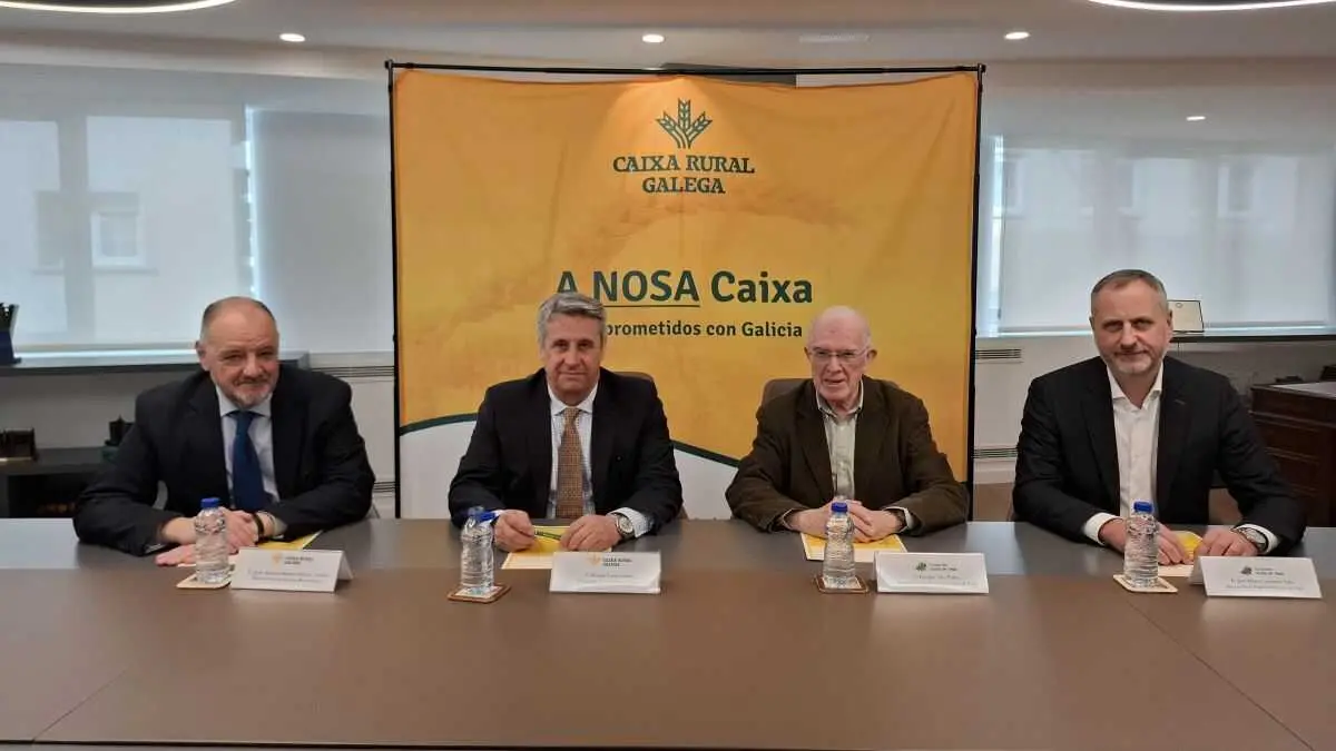 Jes&uacute;s A. M&eacute;ndez, Manuel Varela, Enrique S&aacute;ez e Jos&eacute; M. Andrade na sinatura da colaboraci&oacute;n. (Foto: N&oacute;s Diario)