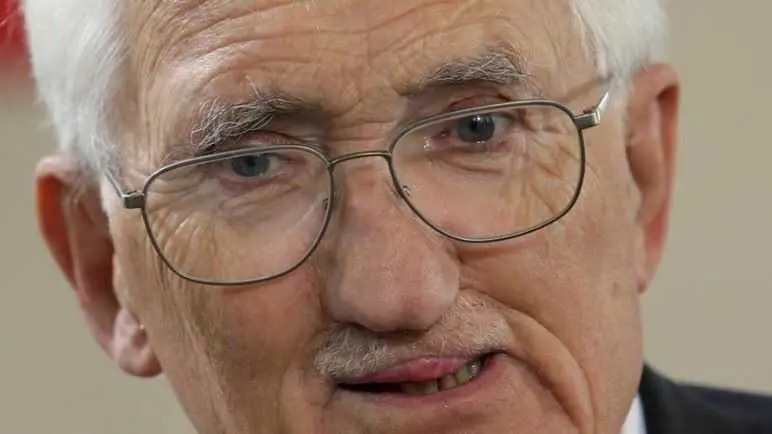 O filosofo  alem&aacute;n J&uuml;rgen Habermas. (Foto: Arne Dedert DPA / RC - Arquivo)