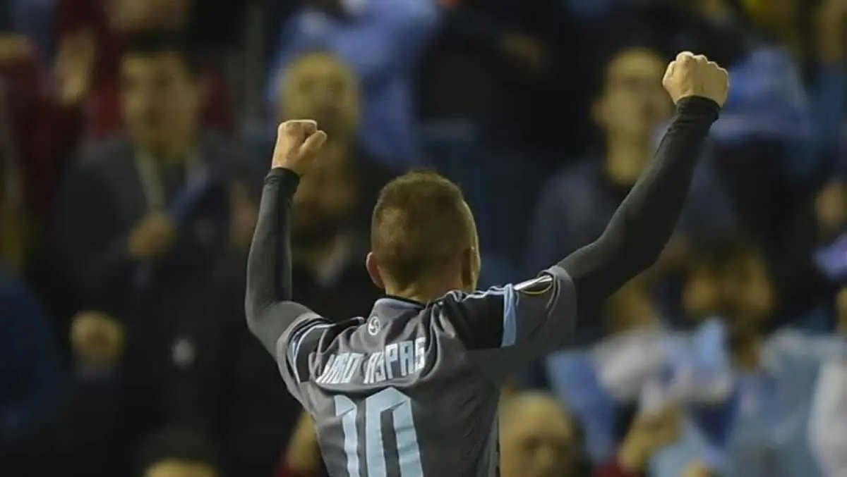Iago Aspas celebrando o triunfo do Celta ante o Genk na ida dos cuartos de final da Europa League da tempada 2016-17. (Foto: UEFA)