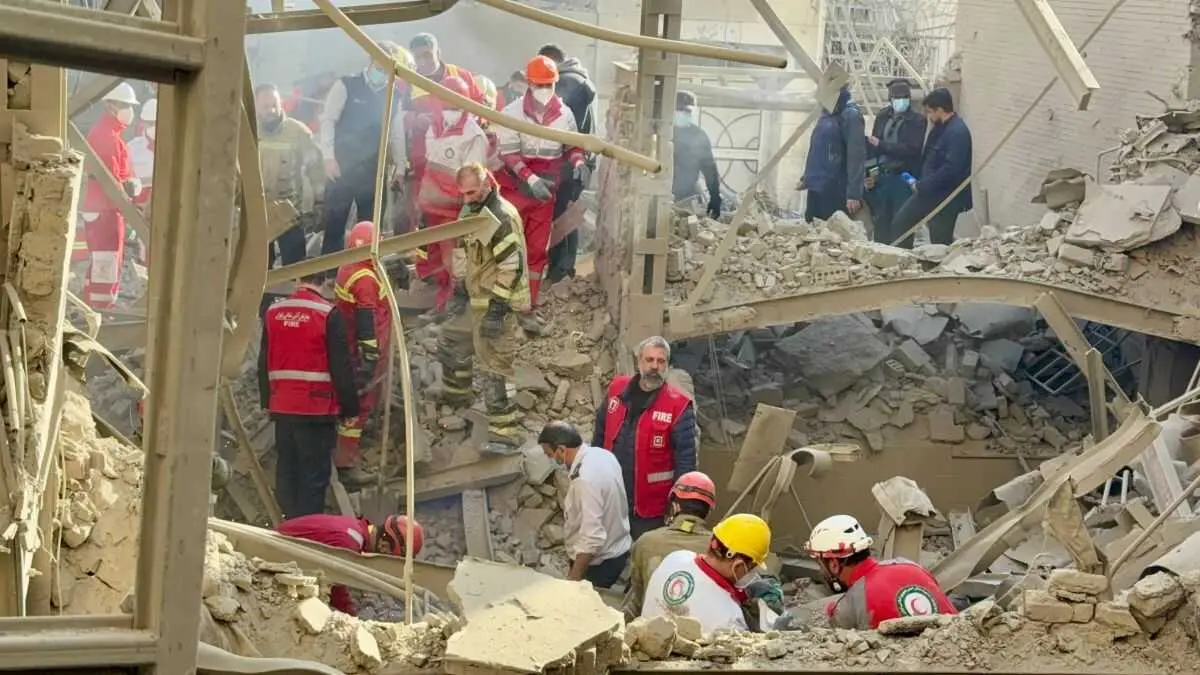 Edificio bombardeado en Tehran, capital do Ir&aacute;n. (Foto: IRCS / ZUMA Press Wire / dpa)