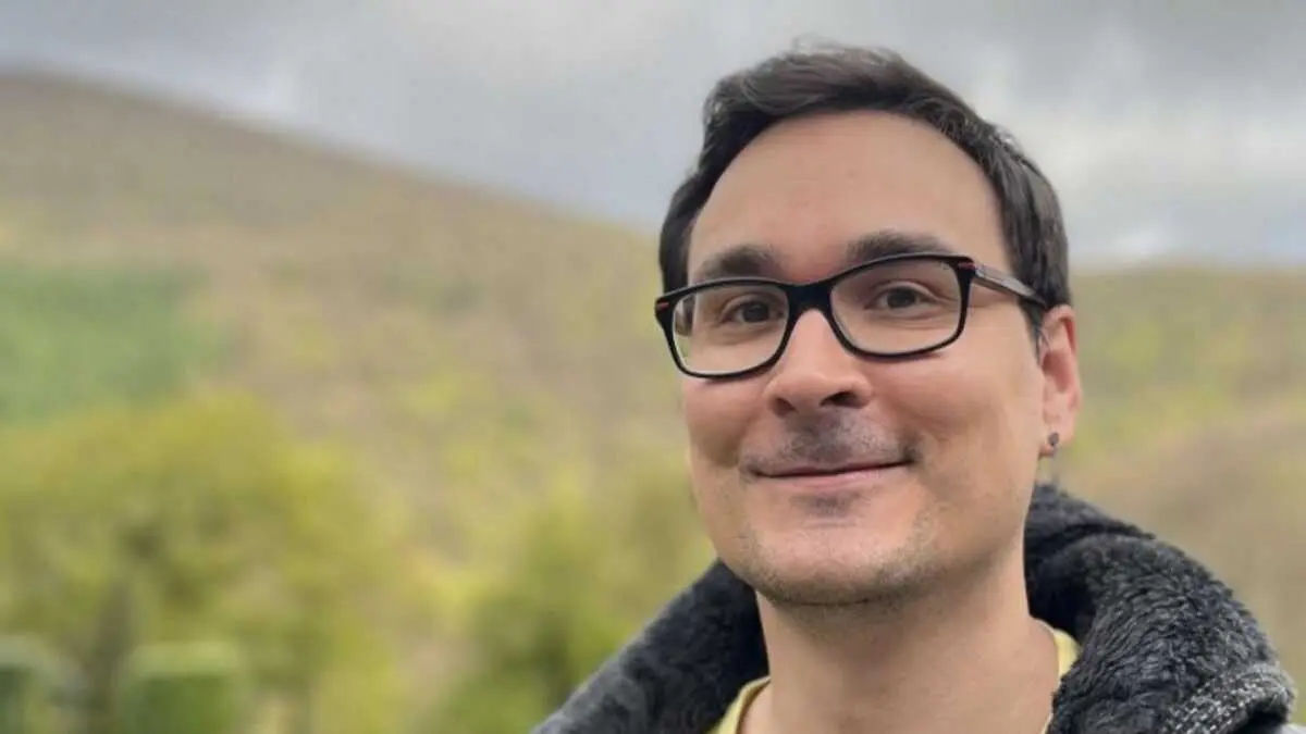 O escritor navarro Mikel Guerendiain, autor da obra de ficci&oacute;n baseada na evasi&oacute;n de San Kristobal, en Iru&ntilde;a, Nafarroa. (Foto: N&oacute;s Diario)