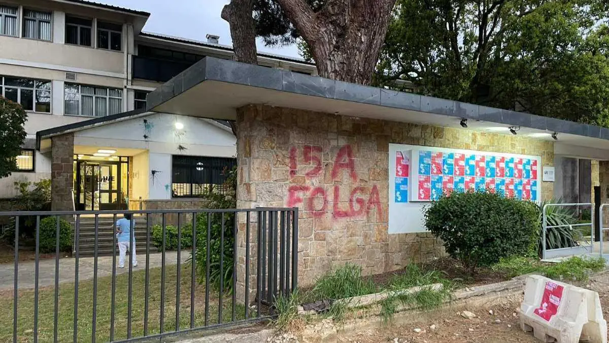 Fachada da Universidade de Abanca na Coru&ntilde;a esta segunda feira (Foto: N&oacute;s Diario)