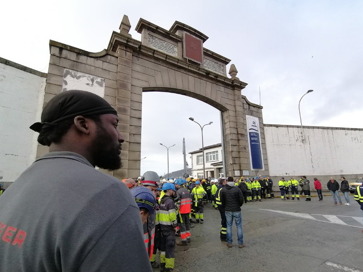 Concentración diante das portas de Navantia en Ferrol (Europa Press)