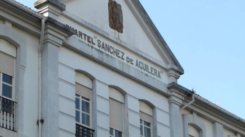 Escudo franquista no cuartel Sánchez de Aguilera de Ferrol (Foto: Nós Diario).