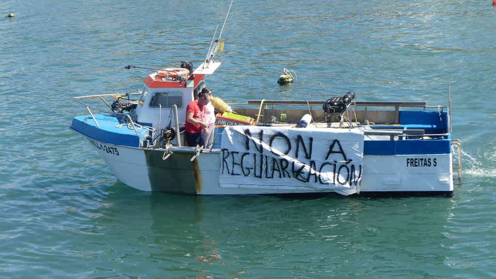 Embarcación de baixura que participou na protesta do sector esta pasada sexta feira.(Confraría da Guarda)