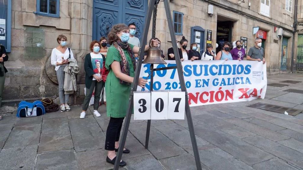 Acto na praza do Toural (Compostela) para lembrar as 307 persoas falecidas por suicidio na Galiza en 2020. (Foto: Arxina) #saúdemental #suicidios #falecidos