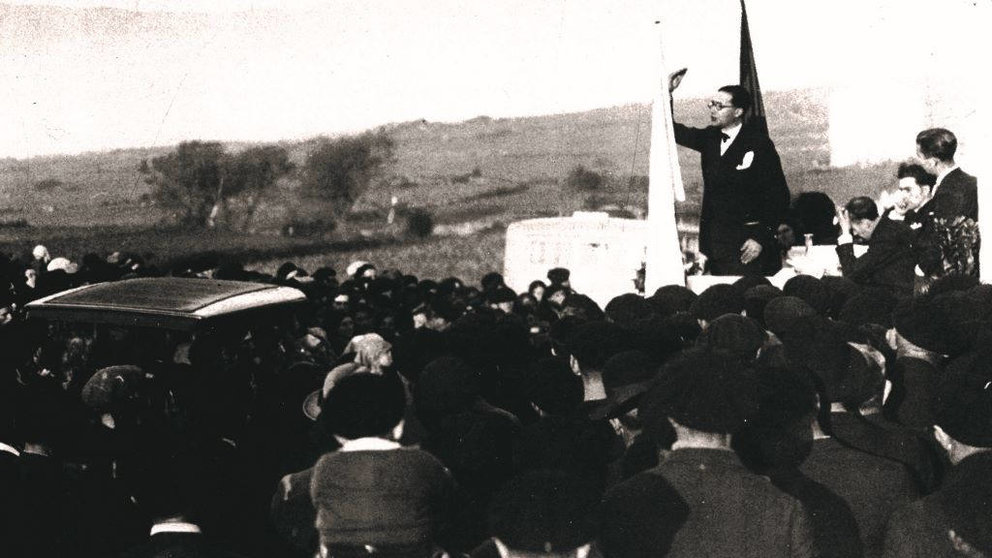 Castelao, nun mitin en Lira (Carnota), en 1936. (Foto: Nós Diario)