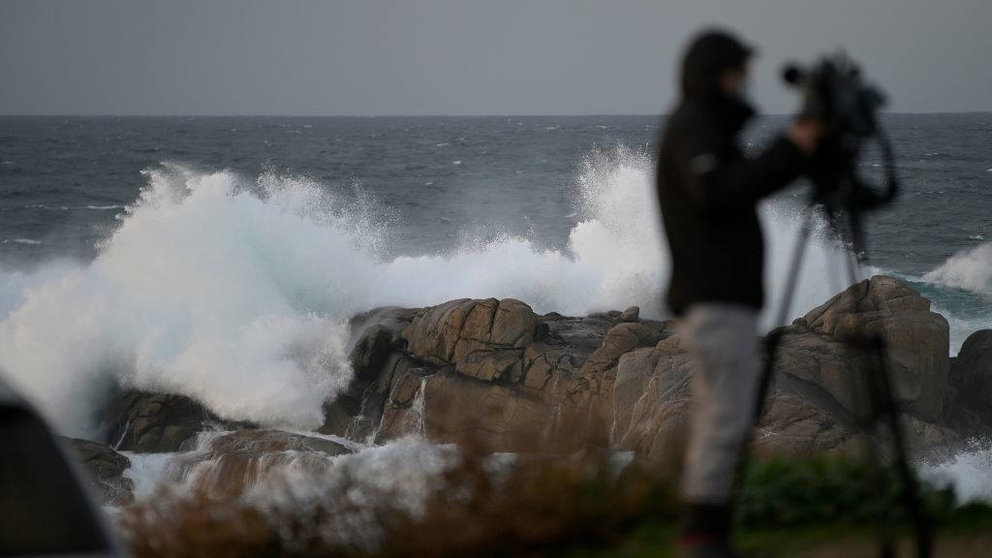 Ondas no litoral coruñés. (Foto: M. Dylan / Europa Press)