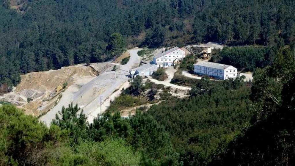 Vista das instalacións da mina de San Finx, en Lousame, que a compañía Sacyr acaba de vender á australiana Rafaella Resources (Foto: Sacyr).