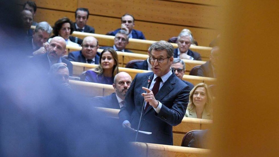 Intervención de Alberto Núñez Feixoo durante unha sesión de control ao Goberno español no Senado. (Foto: Fernando Sánchez / Europa Press)