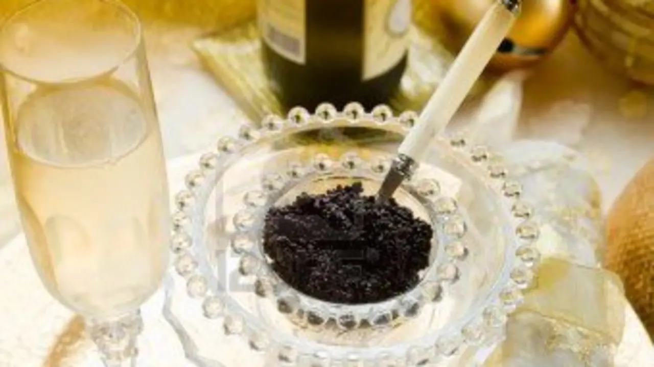 caviar e champ&aacute;n