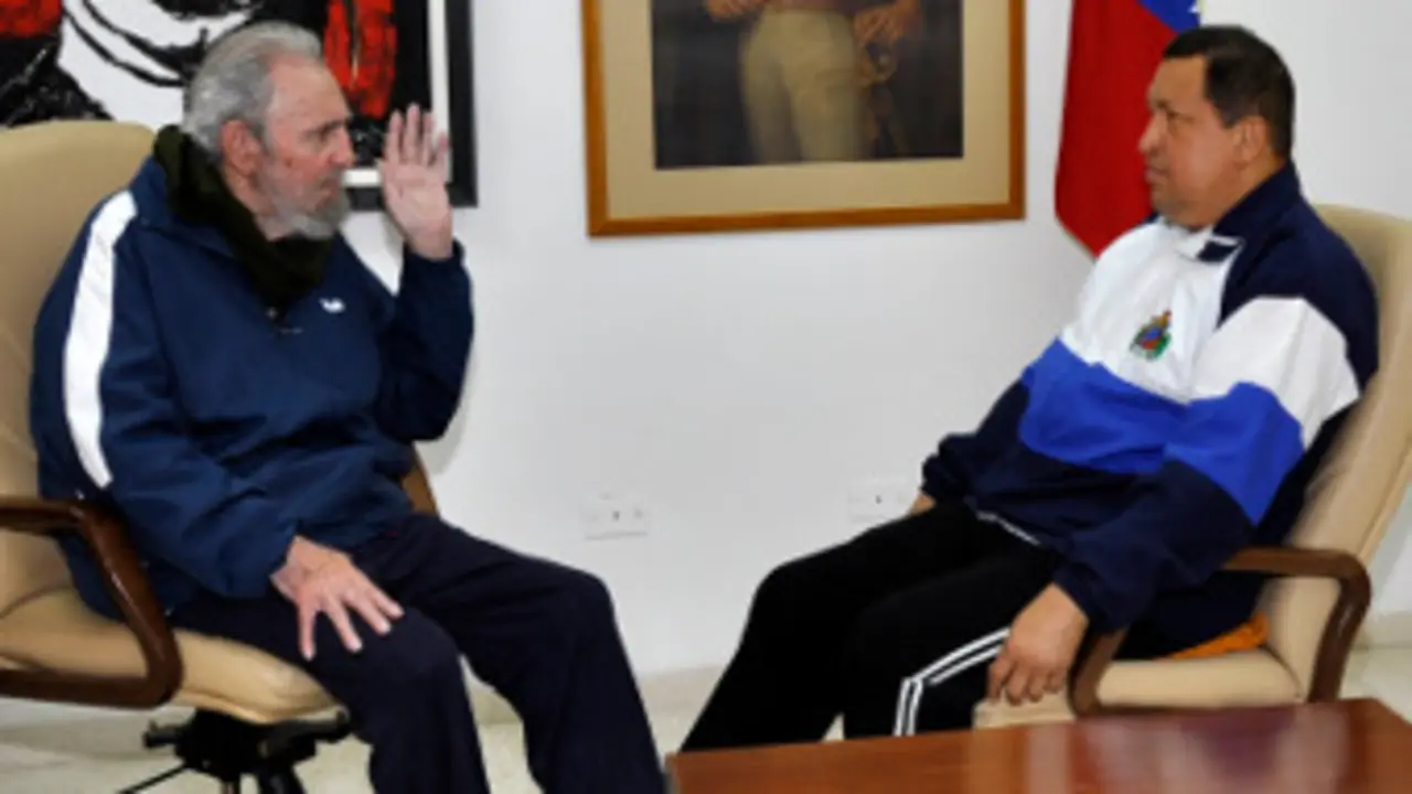 Fidel Castro e Hugo Ch&aacute;vez nun dos seus encontros