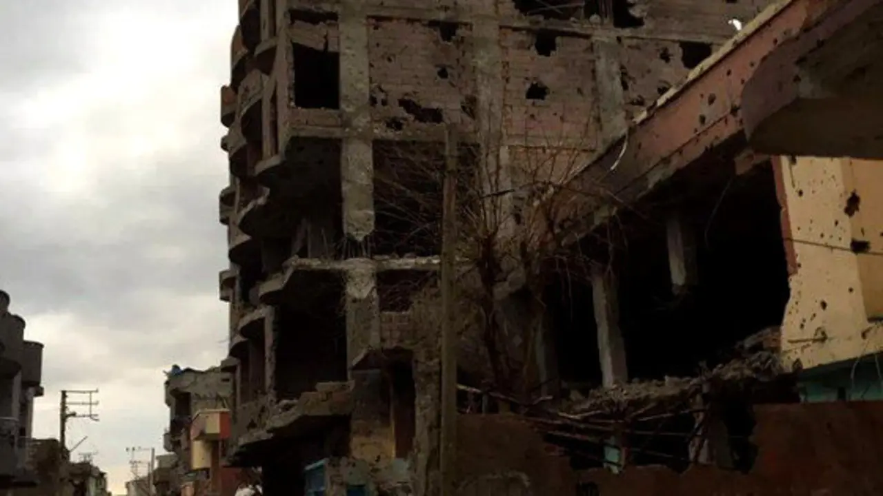 Cizre ap&oacute;s os bombardeos