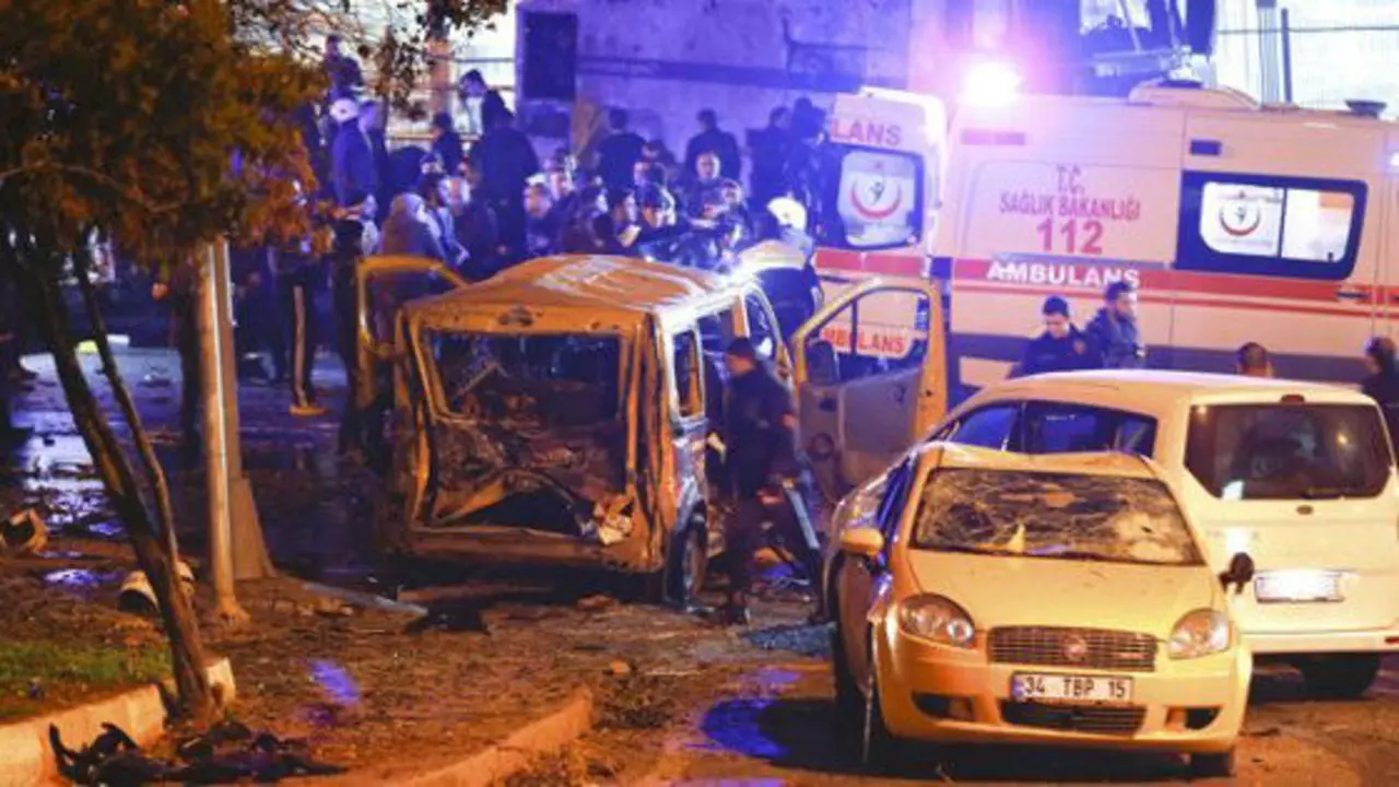 [Imaxe: @valentincaslop] Atentado en Estambul