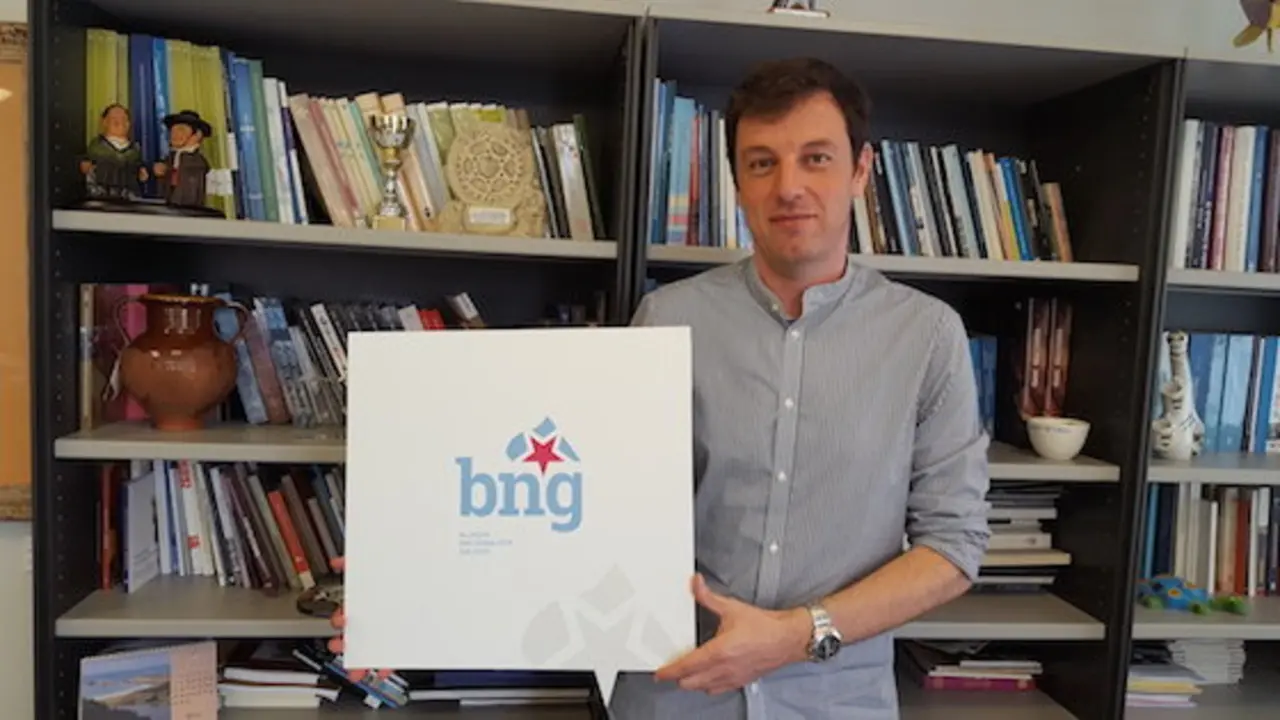 Xavier Campos, entrevista co novo logo do BNG, 30 de maio de 2017