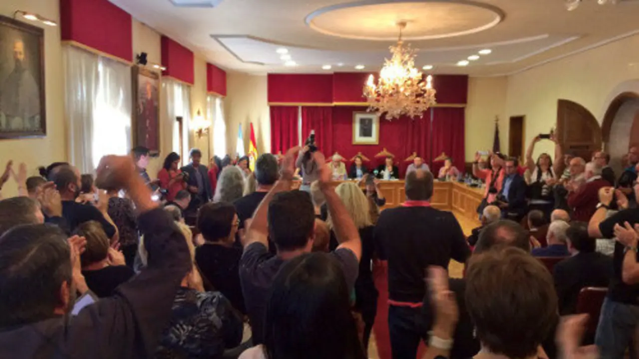 Moci&oacute;n de censura en Tui. Outubro de 2017