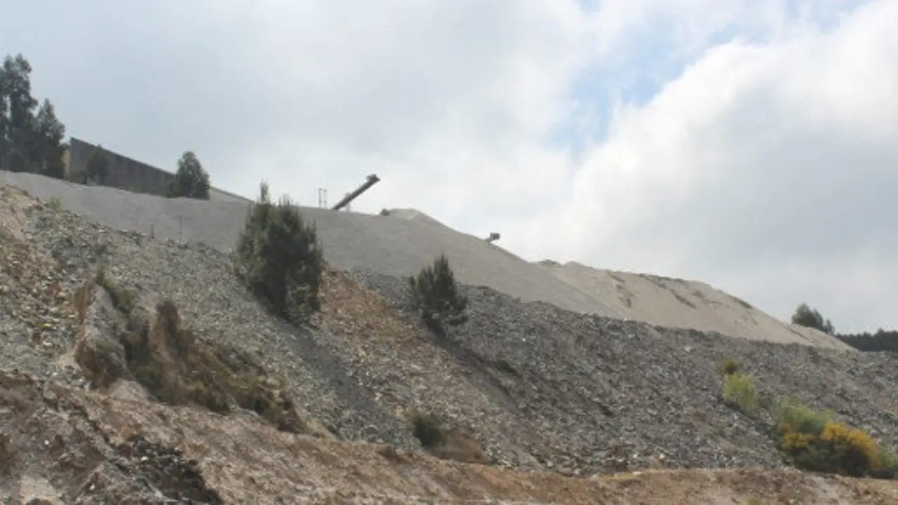 San Finx. Explotaci&oacute;n mineira. Pet&oacute;n do Lobo. Minar&iacute;a. Contaminaci&oacute;n