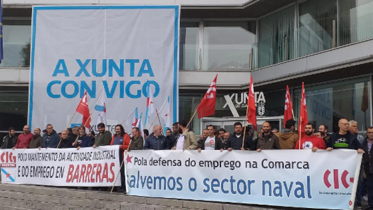 Concentraci&oacute;n diante da delegacion da Xunta en Vigo [Imaxe: Paula Justo/ Europa Press]