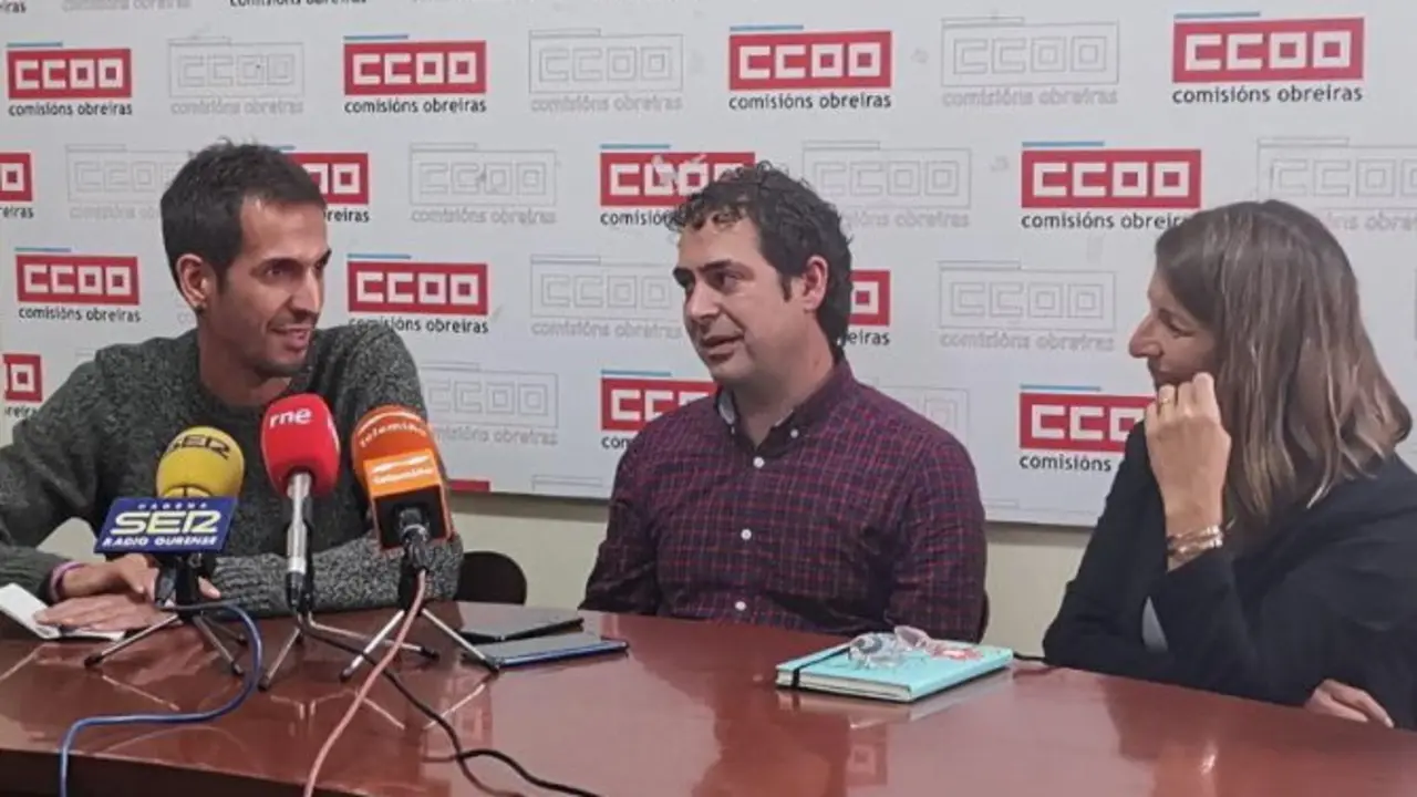David Bruzos [esquerda] e Yolanda D&iacute;az. Encontro con traballadoras do textil en Ourense. 28-10-19