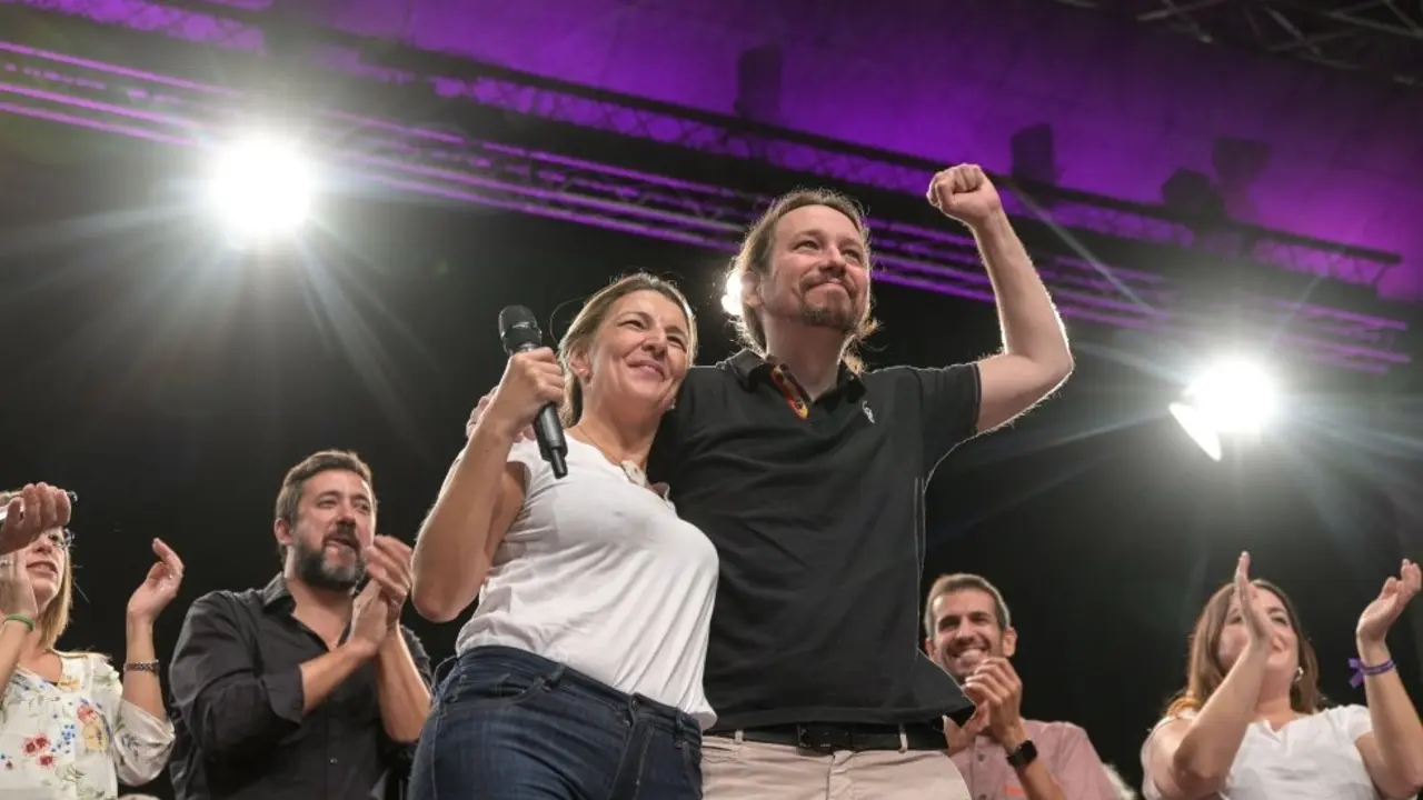 O secretario xeral de Unidas Podemos, Pablo Iglesias, xunto &aacute;s candidatas ao Congreso de Galicia en Com&uacute;n nun acto na Coru&ntilde;a [Imaxe: Europa Press]