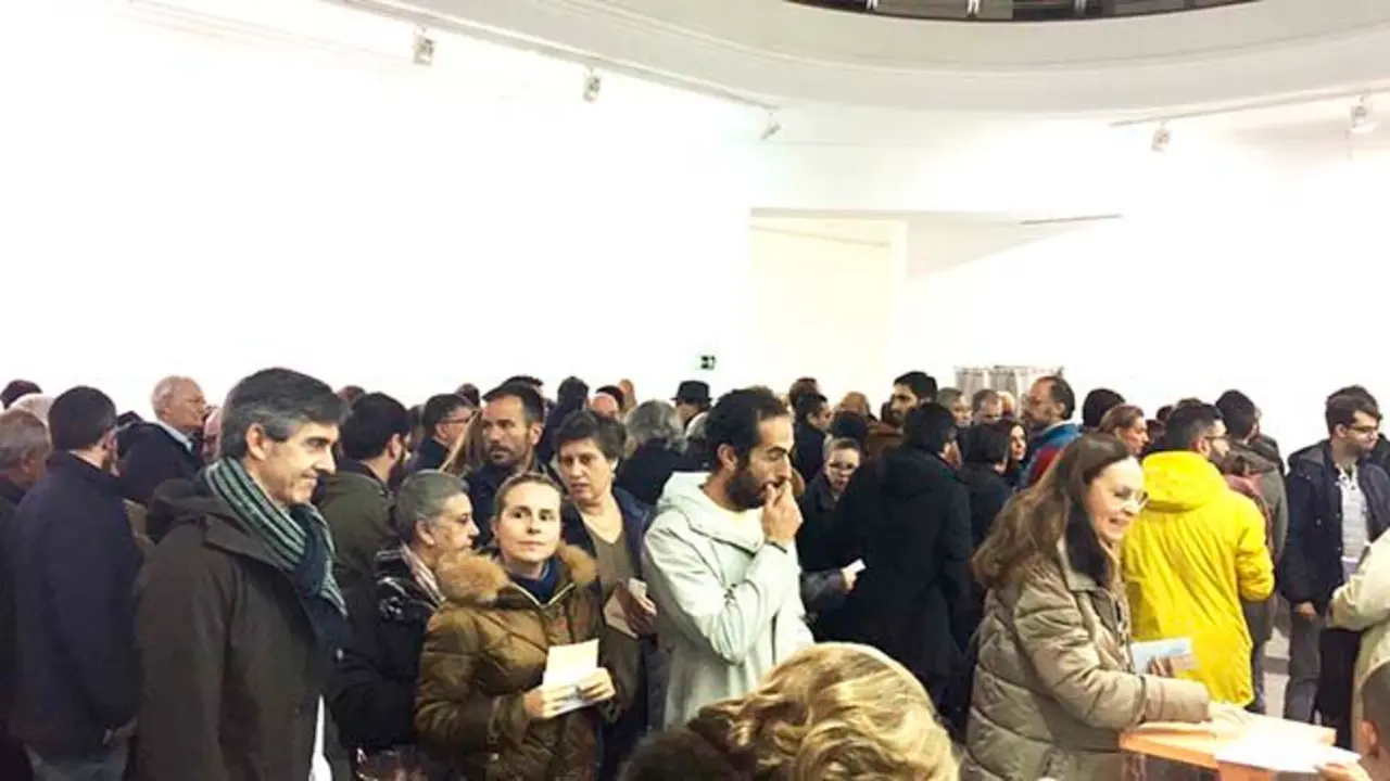 Votaci&oacute;ns do 10-N nun colexio electoal de Vigo (PM.)