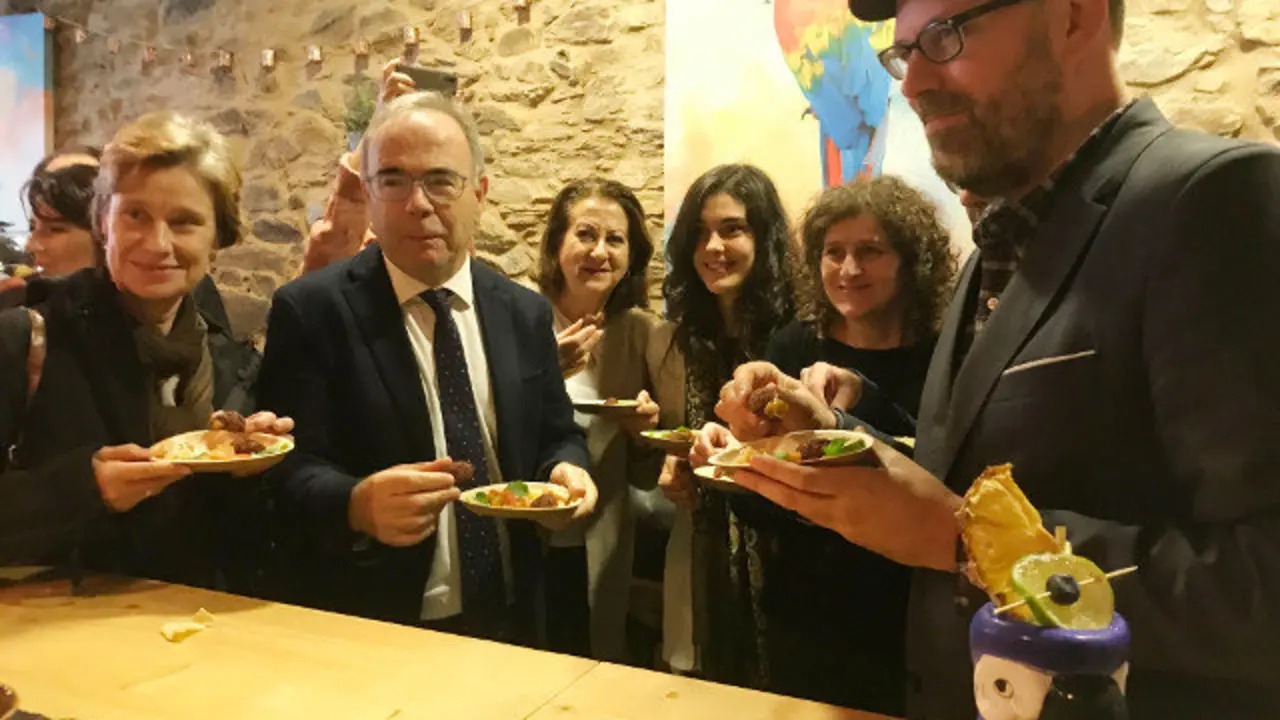 Presentaci&oacute;n do SantiagoETapas - Foto Asociaci&oacute;n Hosteler&iacute;a Santiago