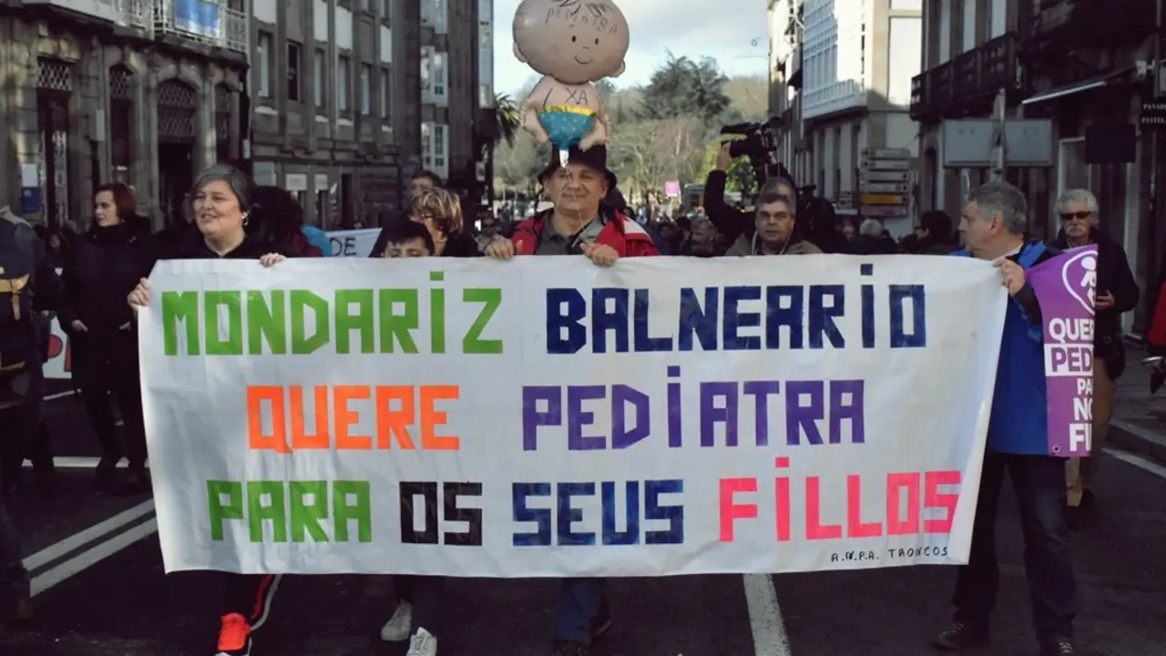 A manifestaci&oacute;n do 10 de febreiro en Compostela reun&iacute;u sindicatos, plataformas e colectivos en defensa da sanidade de toda Galiza (Imaxe: GZ Contrainfo)