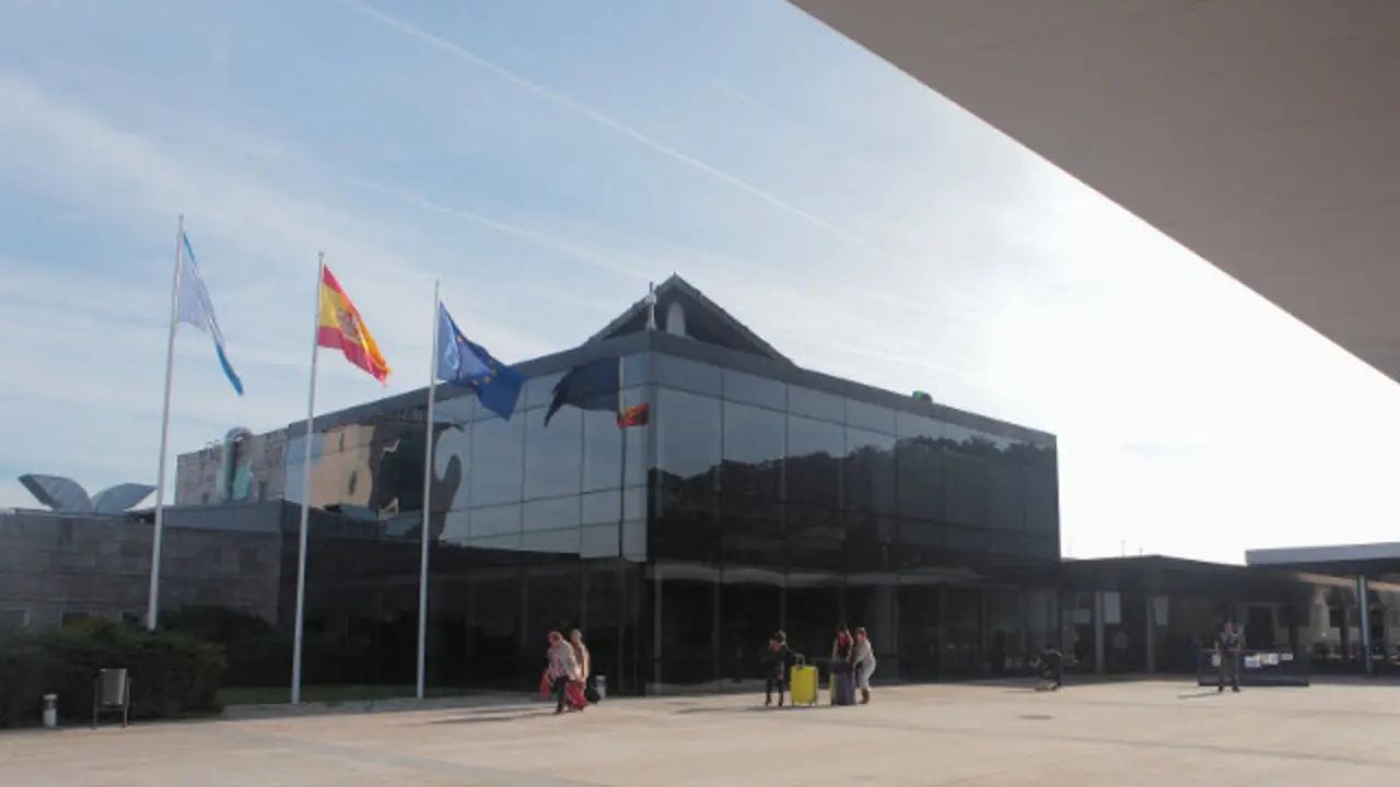 Terminal do aeroporto coru&ntilde;&eacute;s de Alvedro. (AENA)