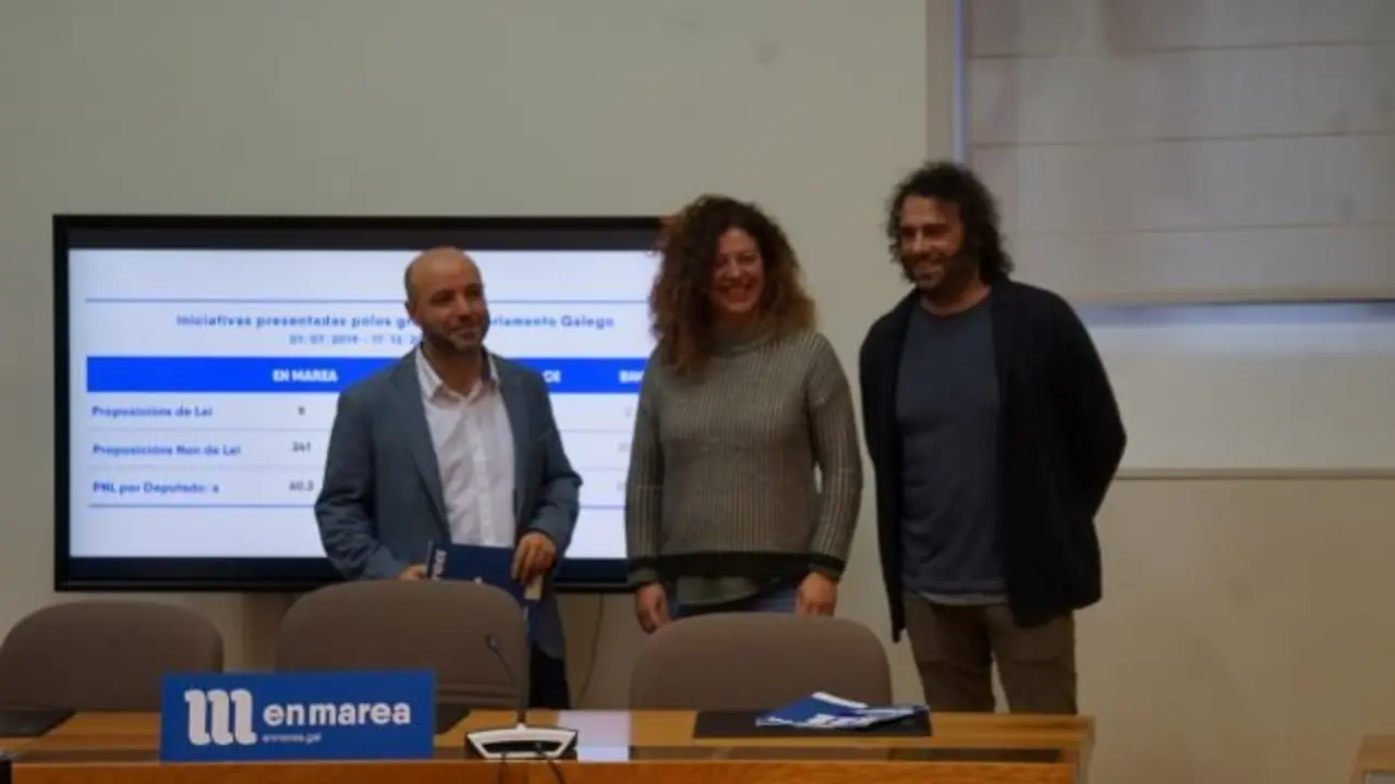 Lu&iacute;s Villares, Ana Seijas e Davide Rodr&iacute;guez no Parlamento.