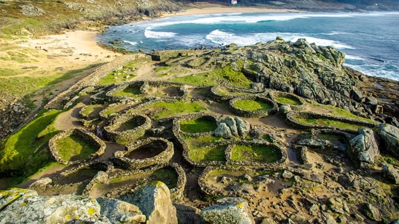 celtic-village-3481192_640