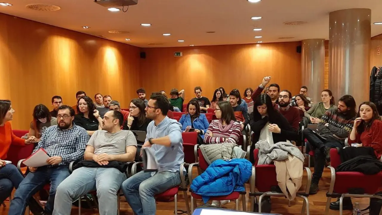 Asistentes ao acto que deu orixe a InvestiGal no centro sociocultural O Ensanche (Compostela).