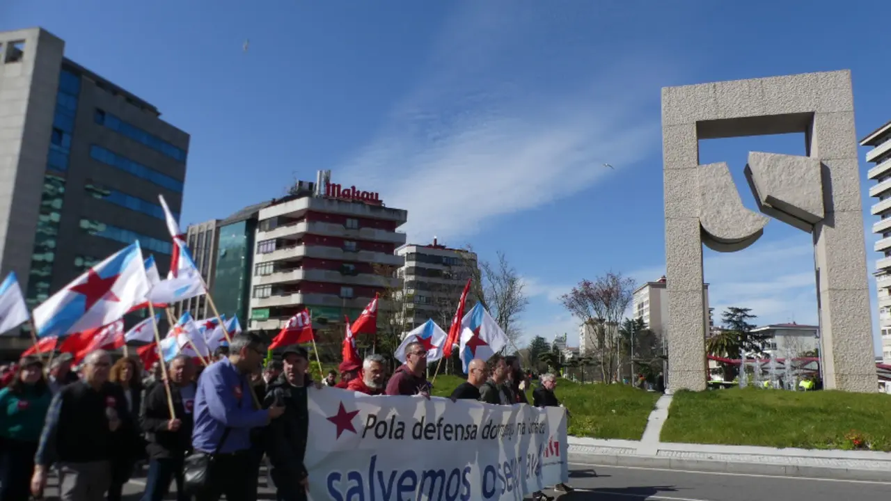 A manifestaci&oacute;n pasando pola praza Am&eacute;rica de Vigo (N&oacute;s Diario)