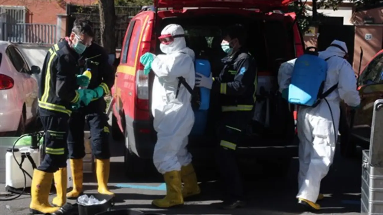 Desinfecci&oacute;n en centros de maiores (Eduardo Parra / Europa Press).